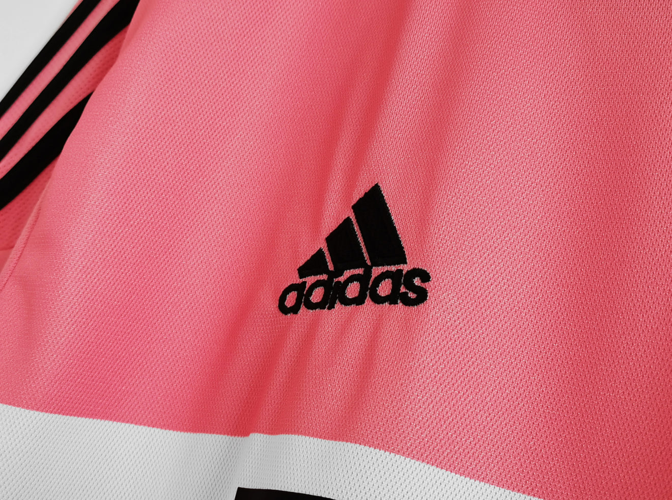 2015/16 Juventus Retro Away Jersey
