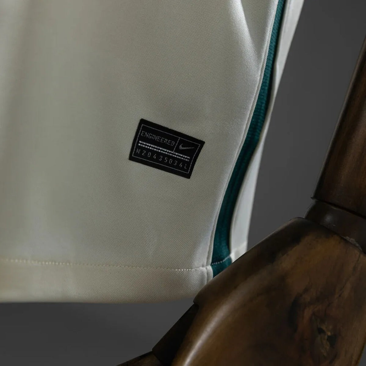 21/22 Liverpool Retro Away Jersey