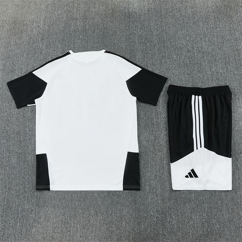 26/27 Juventus White/Black Shorts Training Set