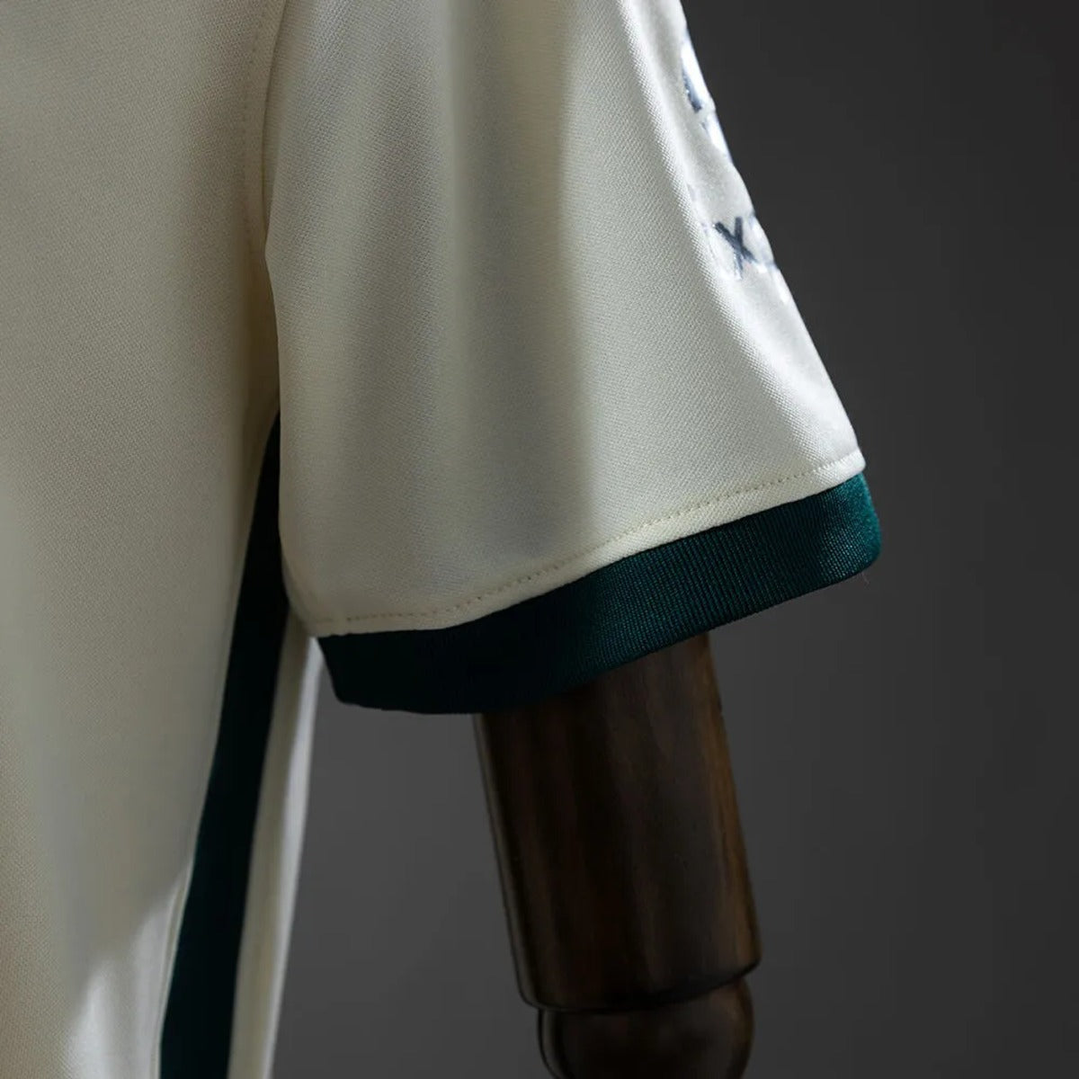 21/22 Liverpool Retro Away Jersey