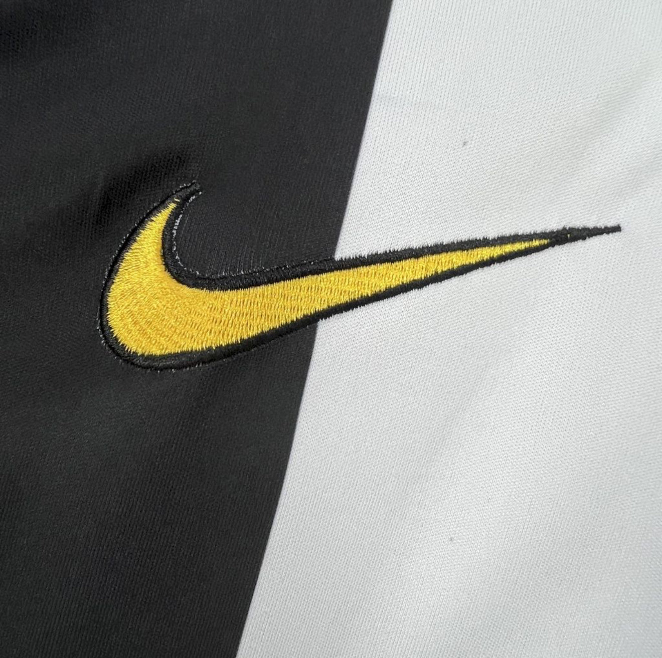 04/05 Juventus Retro Home Jersey