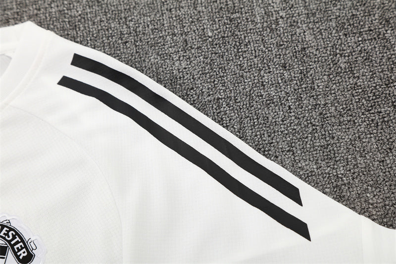25/26 Manchester United Cream/Purple Shorts Training Set