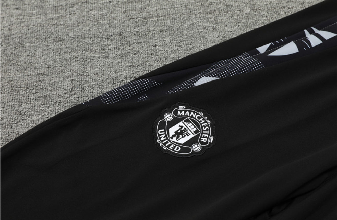 24/25 Manchester United Black 1/4 Zip Tracksuit