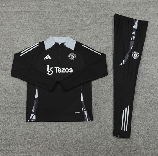 24/25 Manchester United Black 1/4 Zip Tracksuit