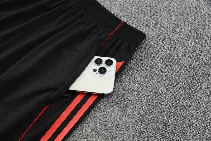 25/26 Manchester United Black/Red Shorts Training Set
