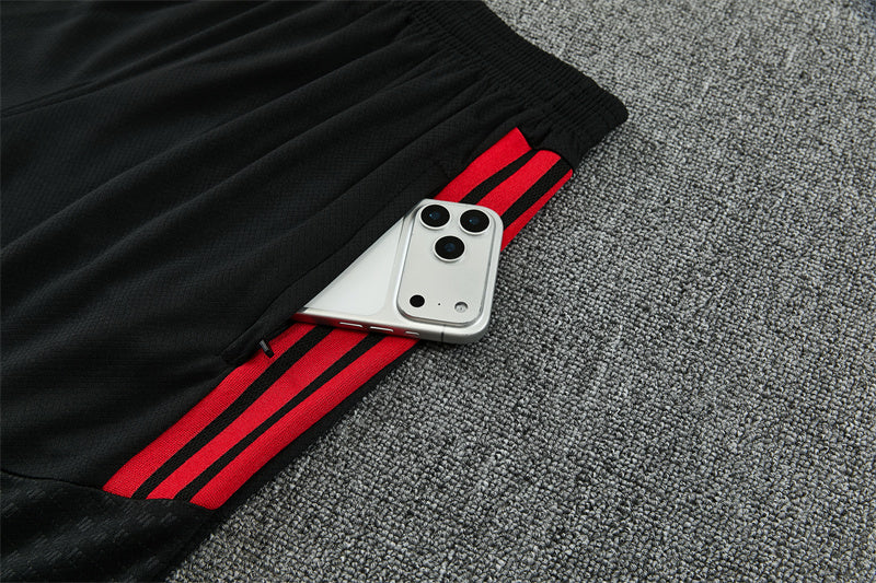 26/27 Manchester United Red/Black Shorts Training Set