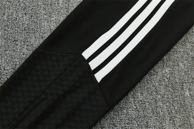 26/27 Liverpool FC White And Black 1/4 Zip Tracksuit