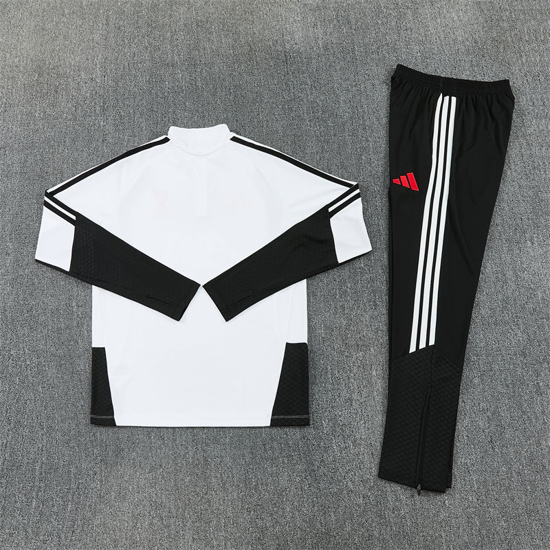 26/27 Liverpool FC White And Black 1/4 Zip Tracksuit