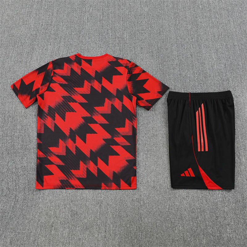 25/26 Manchester United Black/Red Shorts Training Set