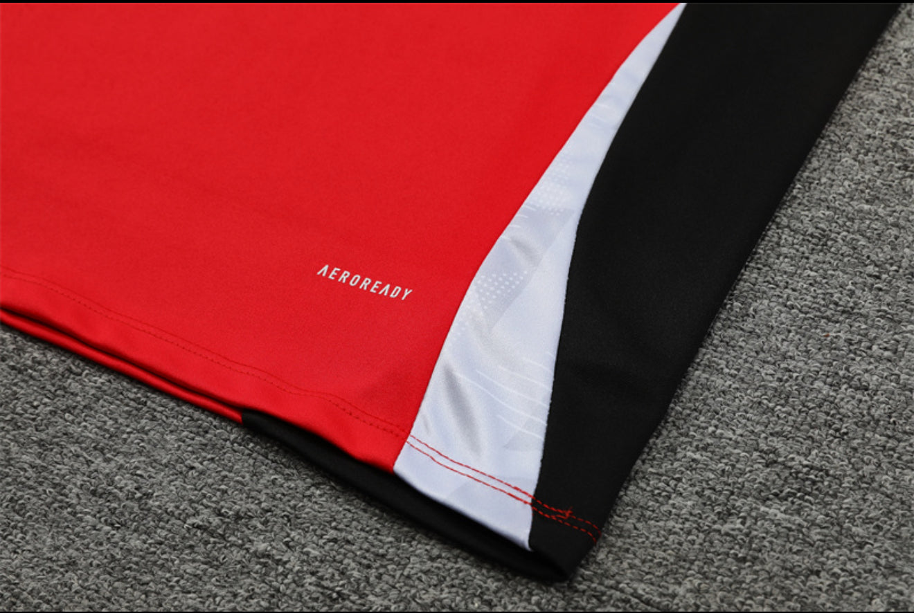 24/25 Manchester United Red 1/4 Zip Tracksuit
