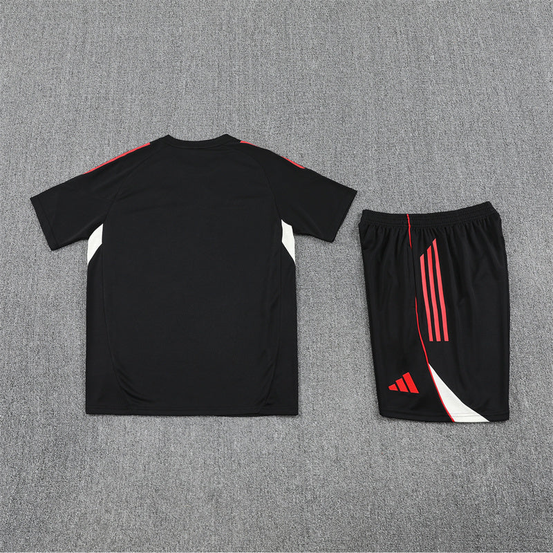 25/26 Liverpool Black Shorts Training Set