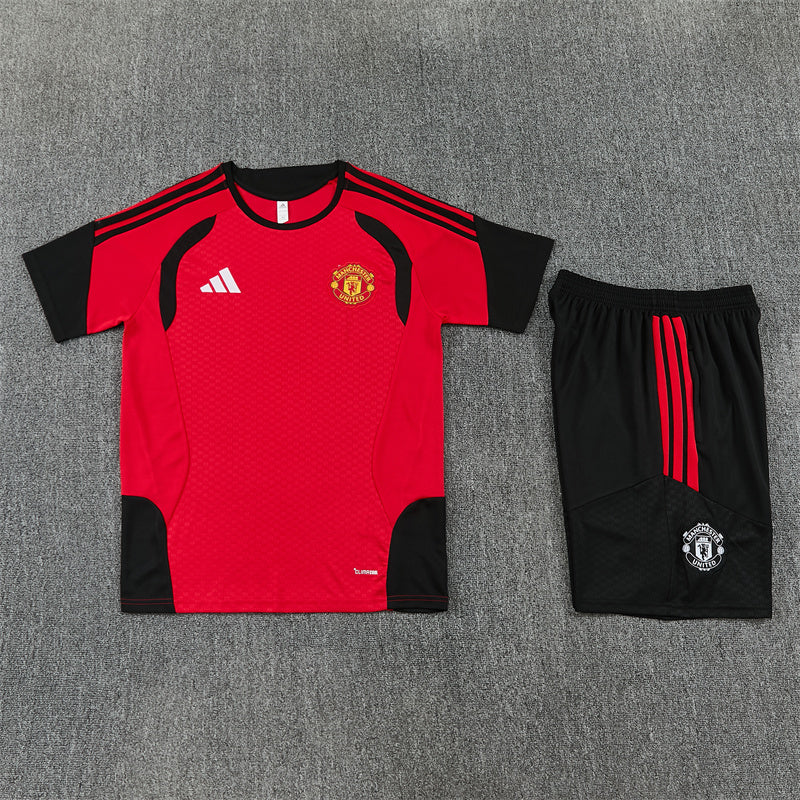 26/27 Manchester United Red/Black Shorts Training Set
