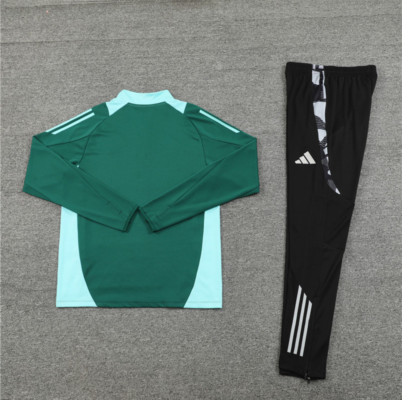 24/25 Manchester United Green And Black 1/4 Zip Tracksuit