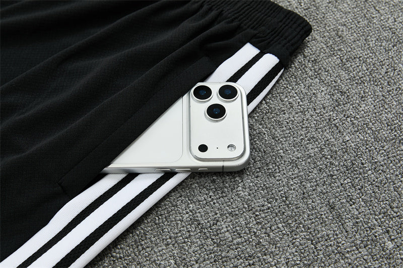 26/27 Liverpool Black ShortsTraining Set