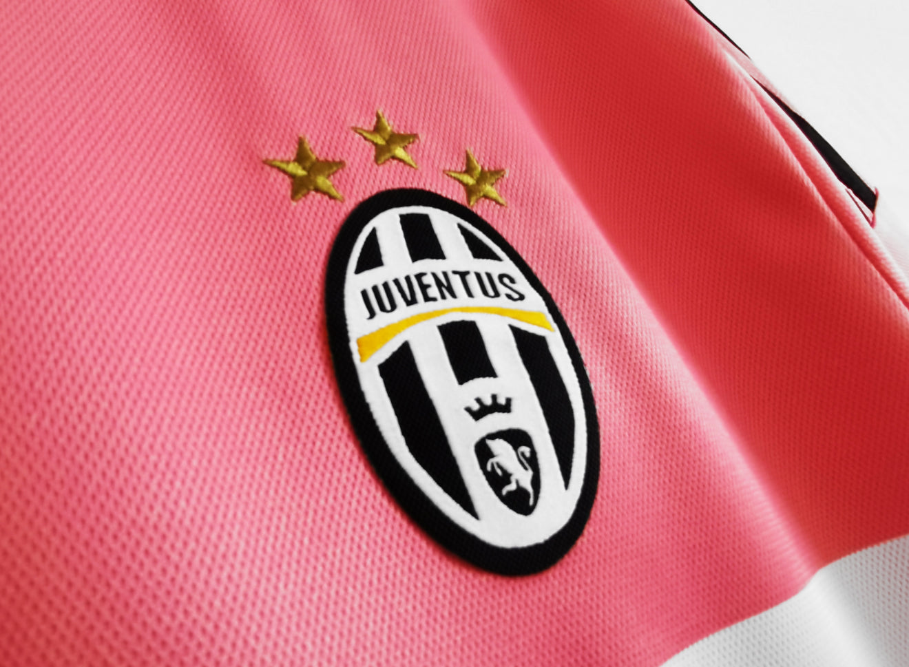 2015/16 Juventus Retro Away Jersey
