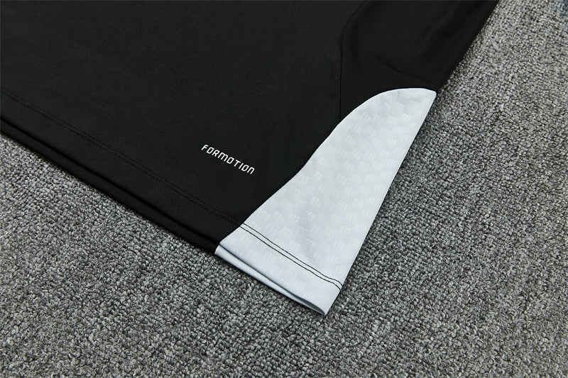 26/27 Liverpool FC Black And White 1/4 Zip Tracksuit