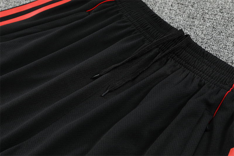 25/26 Manchester United Black/Red Shorts Training Set