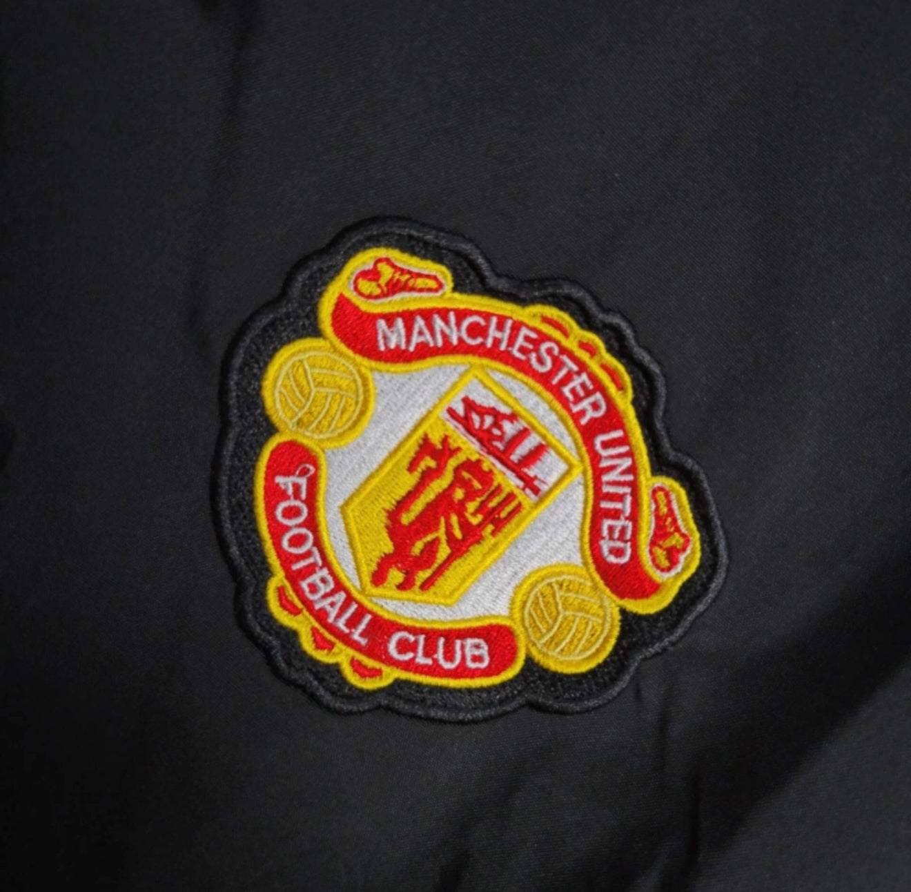 Manchester United Black/Red Windbreaker