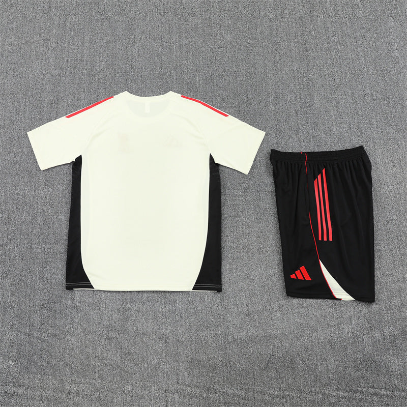 25/26 Liverpool Cream/Black Shorts Training Set