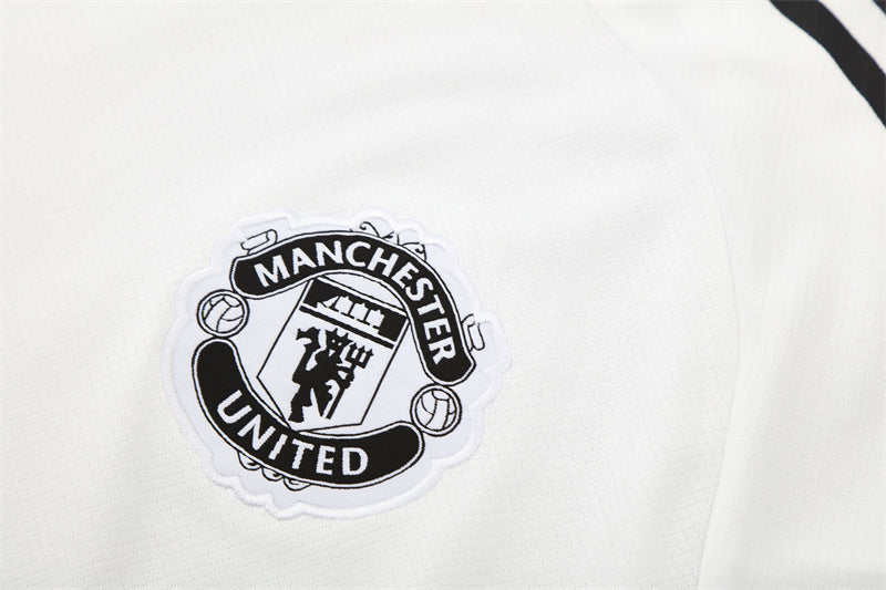 25/26 Manchester United Cream/Purple Shorts Training Set