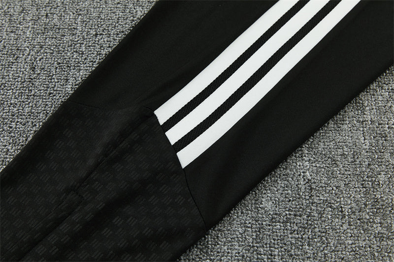 26/27 Liverpool FC Black And White 1/4 Zip Tracksuit